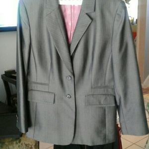 Tahari 2 piece pantsuit